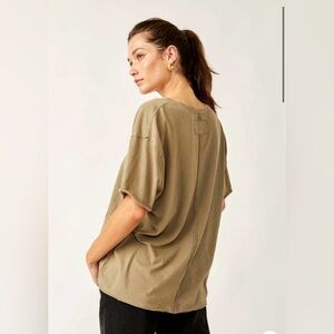 FREE PEOPLE WE THE FREE NINA
TEE - OLIVE STONE